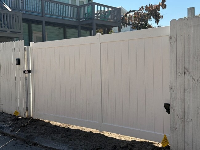 Building Photo - 2810 N Mitchell Ave