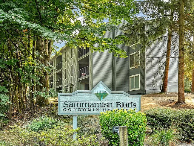 Building Photo - Location, Location, Location 3-bedroom Sammamish Bluffs Condo