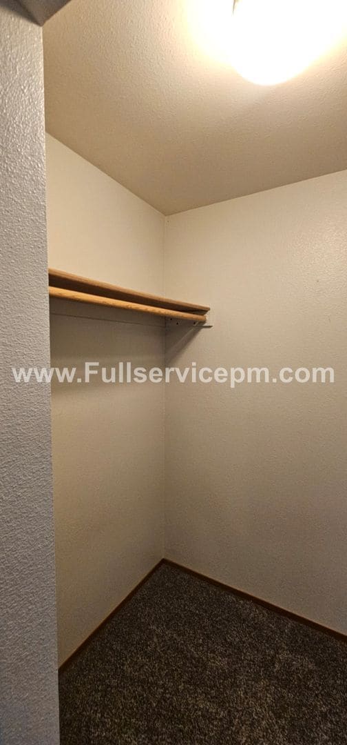 Building Photo - Beautiful duplex apt. on Quiet culdesac