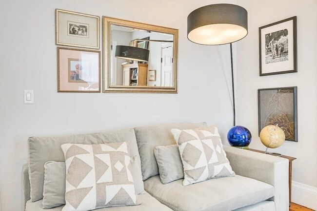 Building Photo - 44 Cottage St