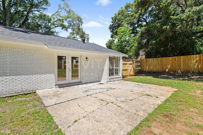 Building Photo - 5812 Hanging Moss Ct