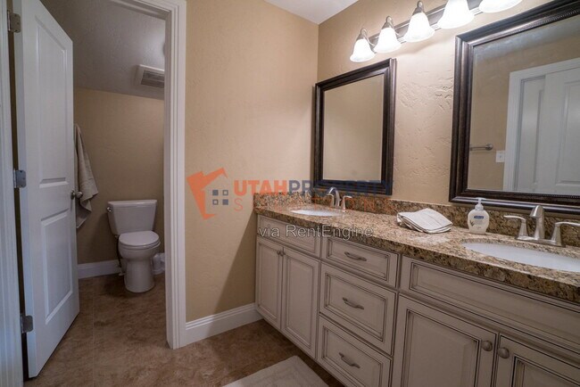 Building Photo - 7290 Racquet Club Dr