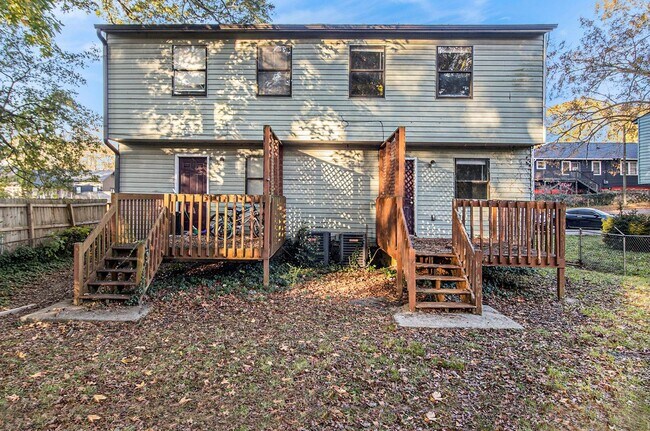 Building Photo - 776 Azalia St SW