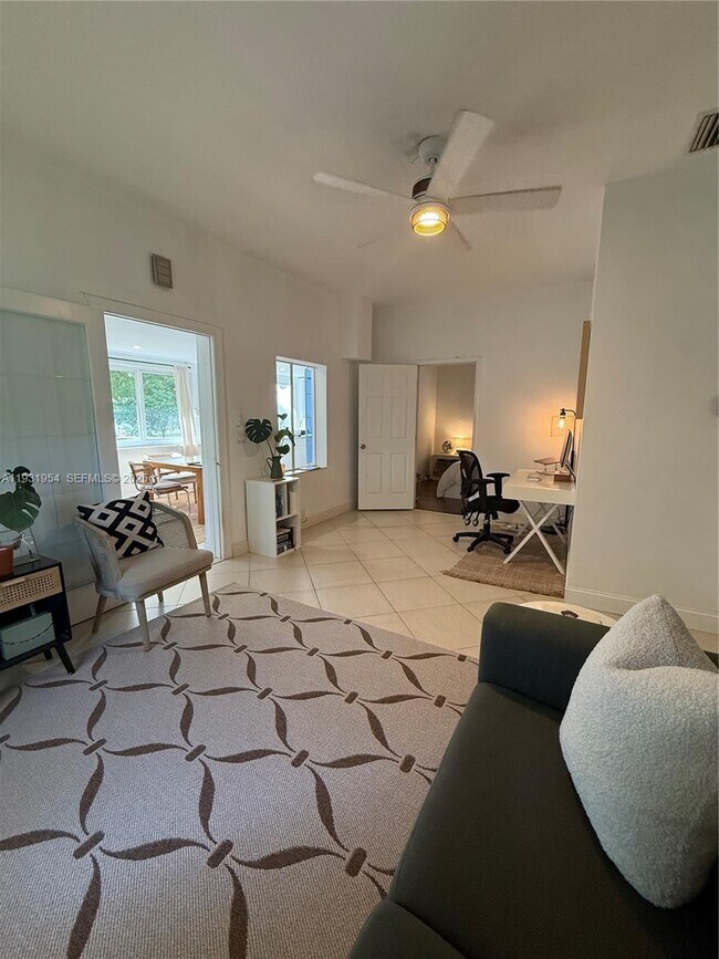 Building Photo - 318 SW 15th St