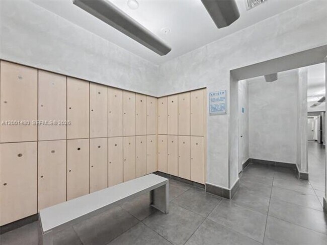 Building Photo - 2950 NE 188th St