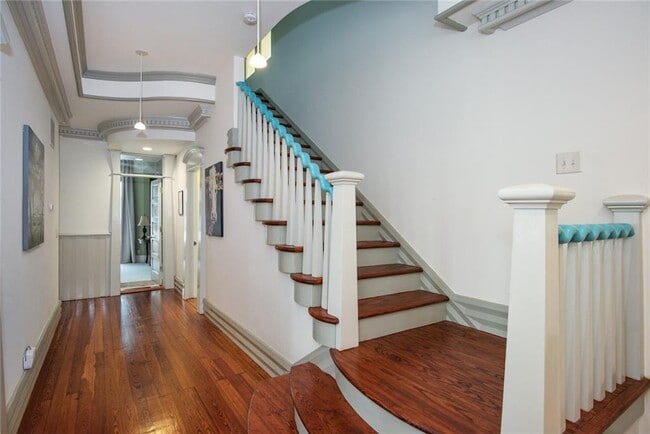 Building Photo - 860 Euclid Ave NE