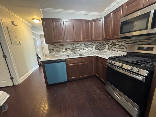 Building Photo - 52 Faunce Rd
