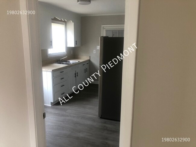 Building Photo - 1925 Kennesaw Dr