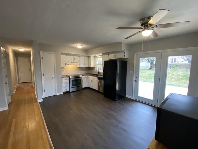 Building Photo - 4041 Foxe Basin Rd