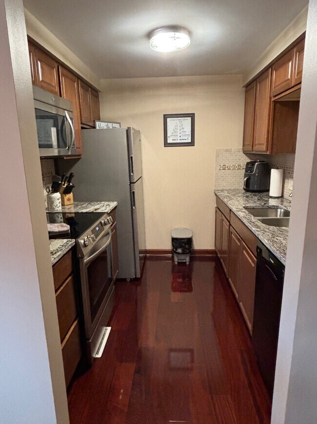 Kitchen - 20 Guilford Ln