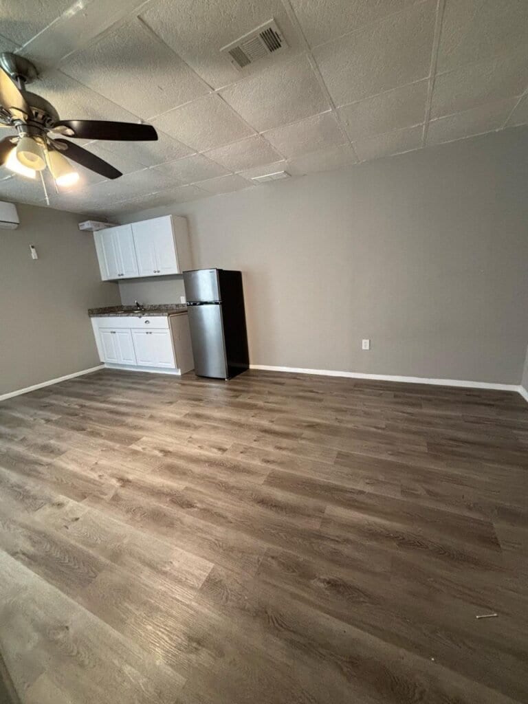Building Photo - 2014 Pineway Dr