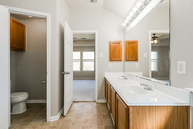 Building Photo - 17806 Oakland Mills Dr