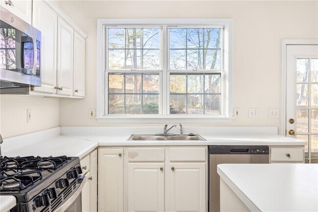 Building Photo - 350 Gaines Oak Way