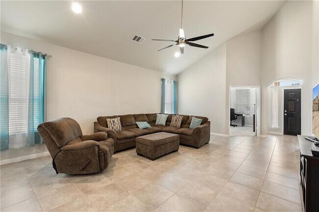 Building Photo - 601 Flag Ln