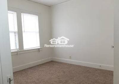 Building Photo - 2354 Benjamin St NE