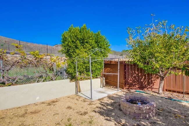 Building Photo - Single Level Poway Home on a Corner Lot