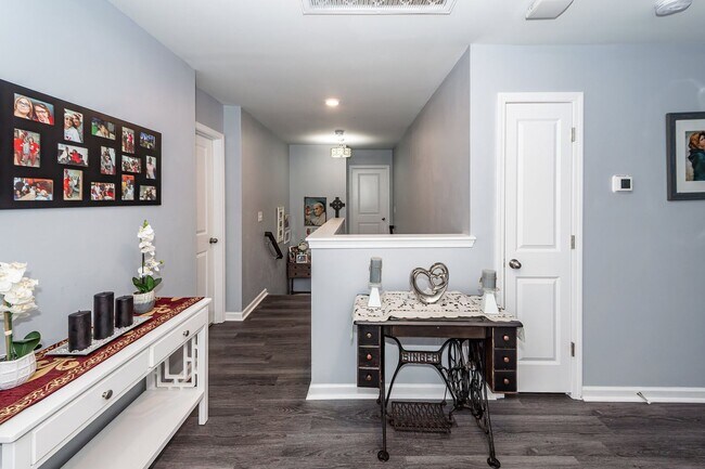 Building Photo - 4 Bedroom, 3.5 Bathroom Home in Summers Co...