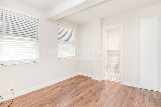 Building Photo - 611 S Park Ave