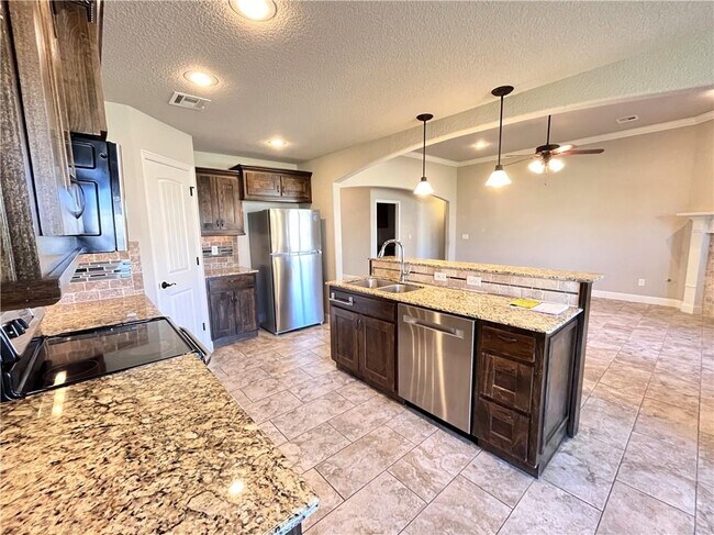 Building Photo - 4300 SW Limestone Ave