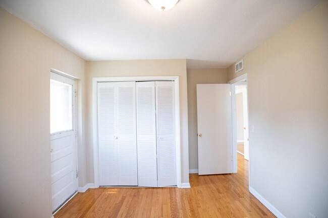 Building Photo - 1333 E Colorado St