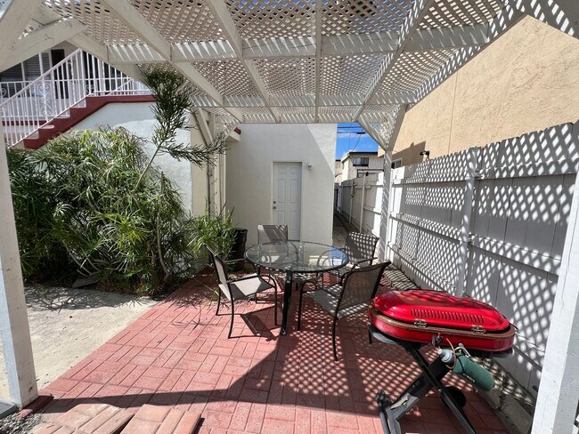 Building Photo - Prime North Park Living – Stylish Upstairs Corner 1-Bedroom!