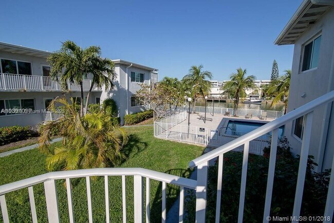 Building Photo - 7207 Bay Dr