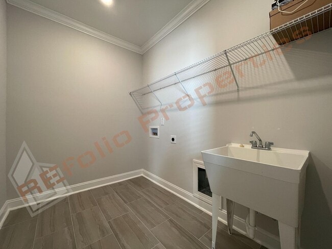 Building Photo - Amazing 4 Bedroom, 2.5 Bathroom Home with 1st Floor Primary Bedroom Suite, High Speed Internet, a...