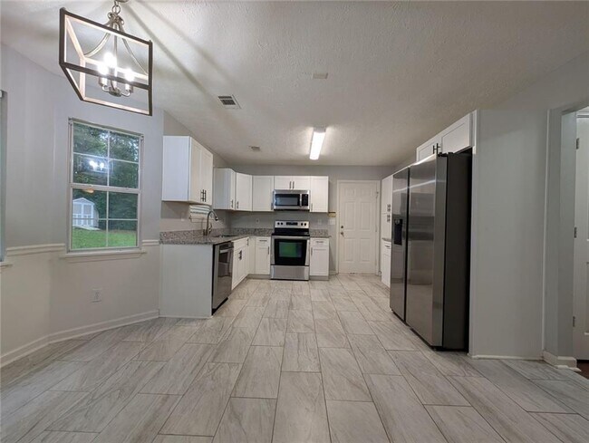 Building Photo - 3004 Dogwood Ln