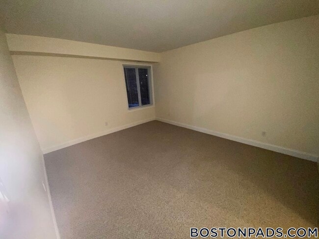 Building Photo - 12 Westgate Dr