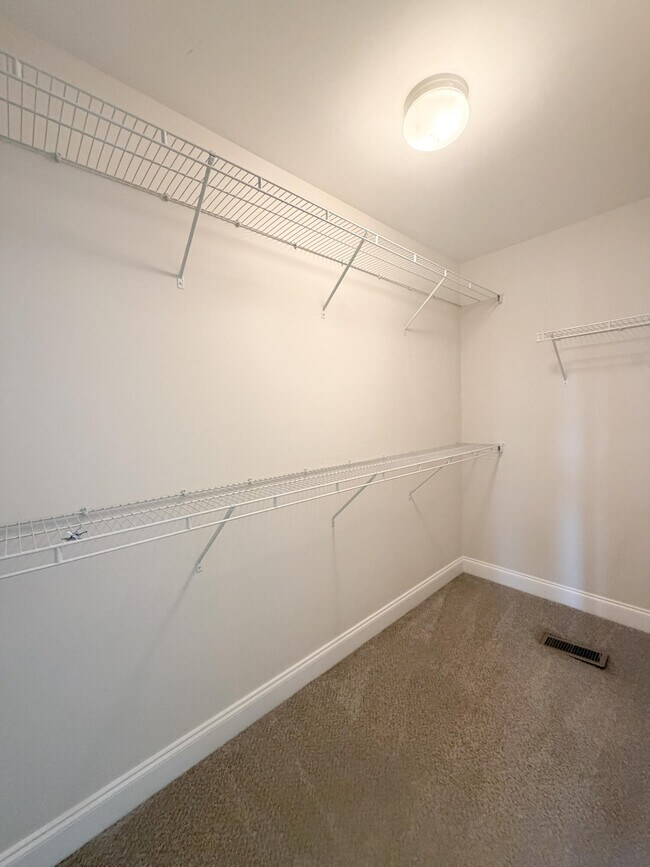 Building Photo - 1140 Orchard Dr