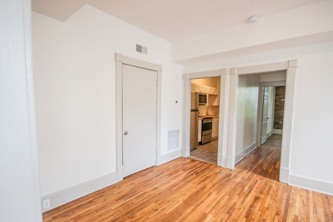 Building Photo - Now Available! 2 Bedroom 1 Bathroom in Hig...