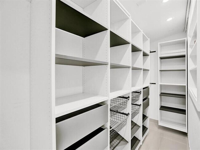 Building Photo - 4530 SW 34th Dr