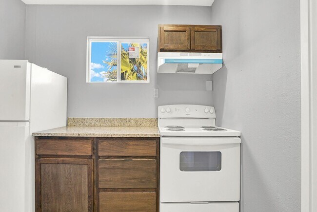 Building Photo - Central 1 Bedroom 1 Bath