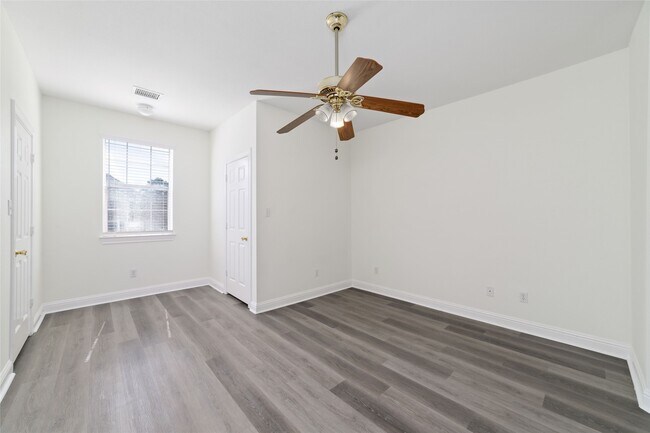 Building Photo - 1408 S Friendswood Dr