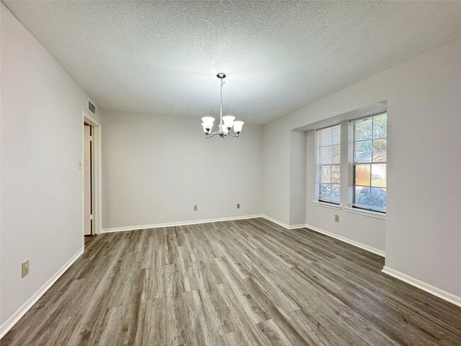 Building Photo - 2202 Windy Meadow Dr