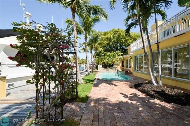 Building Photo - 447 Coral Way