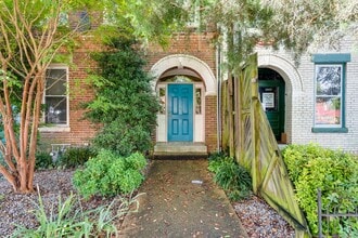 Building Photo - 2627 W Cary St