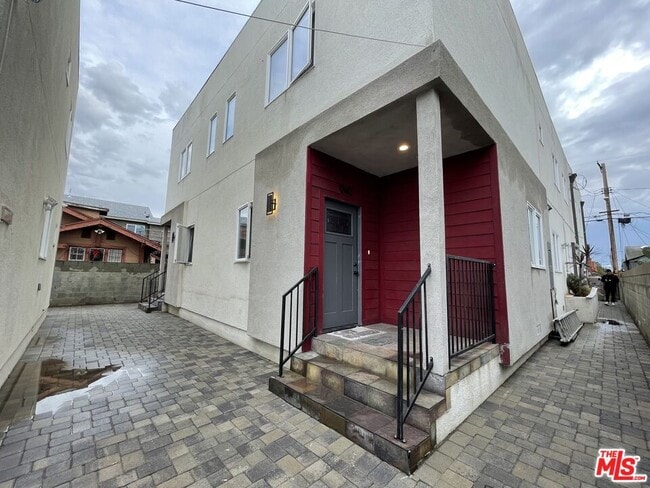 Building Photo - 1340 W 37th St