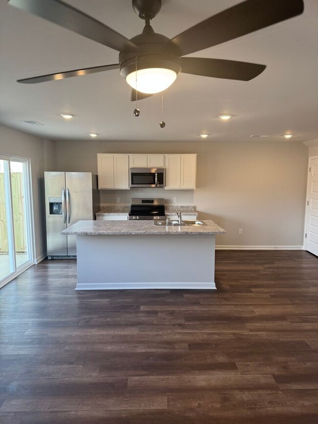 Building Photo - 2025 Townhome for Rent!