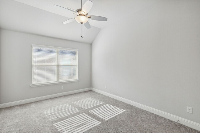 Building Photo - 548 Bradley Dr