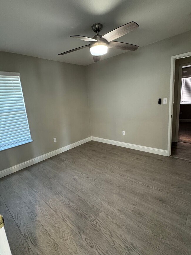 Building Photo - Remodeled Silver Creek Beauty