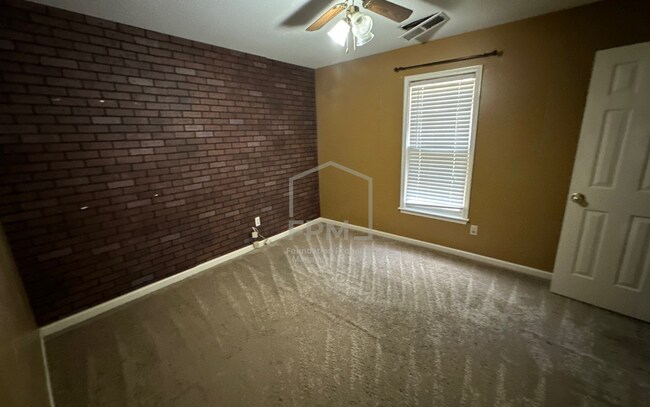Building Photo - 8559 Chippingham Dr