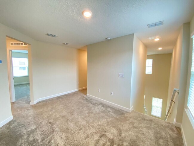 Building Photo - Spacious 4-Bedroom Home in Kissimmee – Ava...