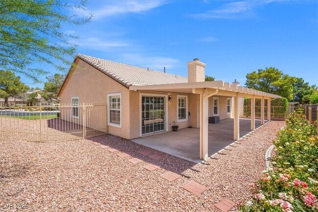 Building Photo - 5005 Cliffrose Dr
