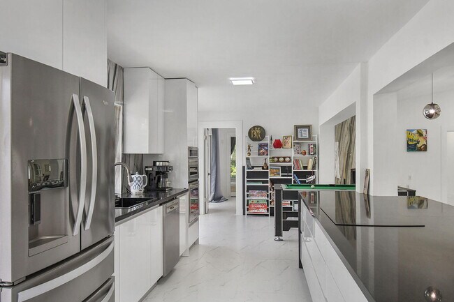 Building Photo - 12231 Areaca Dr