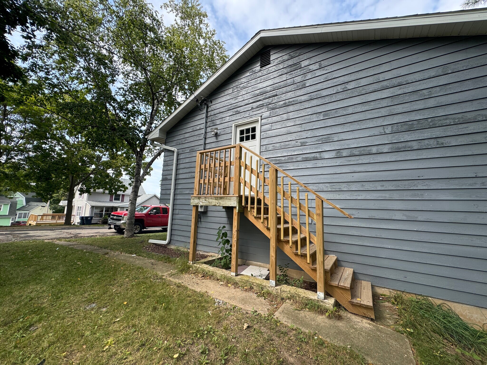 Building Photo - 8 N High St
