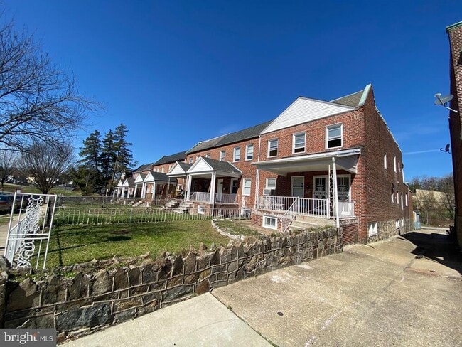 Building Photo - 2320 Anoka Ave