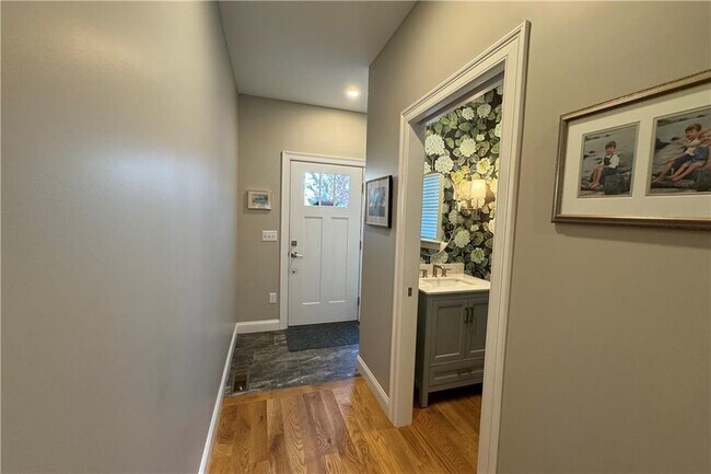 Building Photo - 25 Franklin Rd