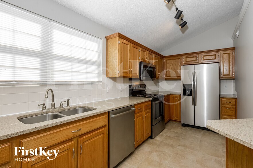 Building Photo - 609 Rosehill Dr
