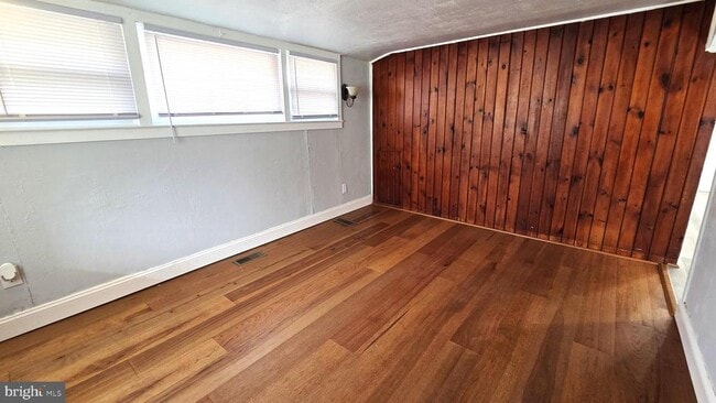 Building Photo - 215 Cowpath Rd